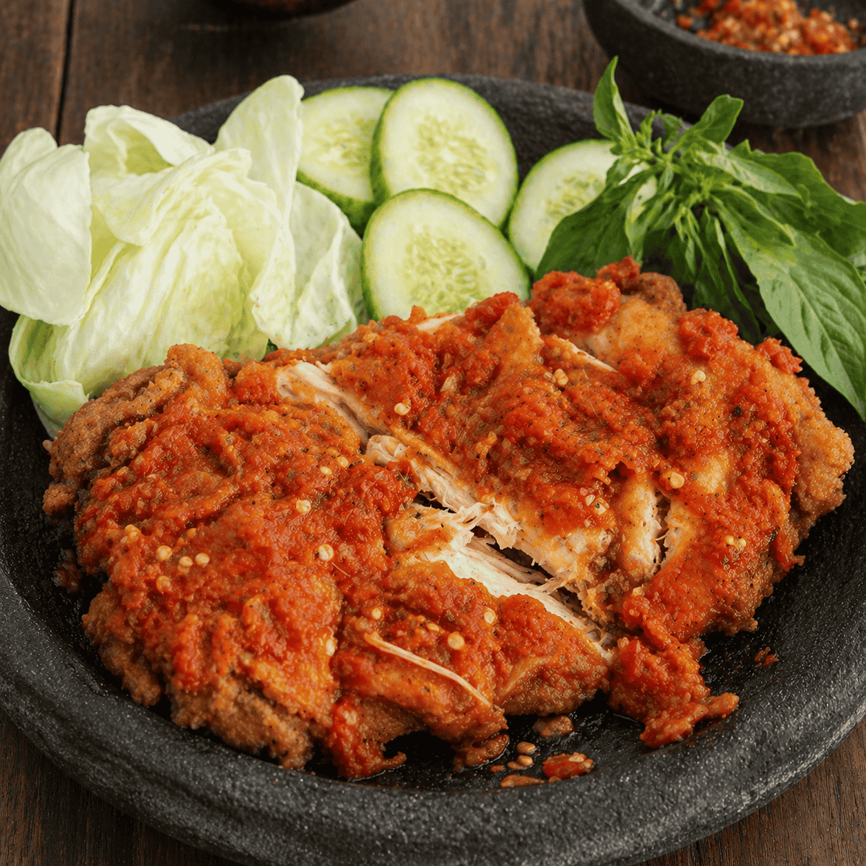 Ayam Geprek 1 Ekor dengan lalap dan sambal